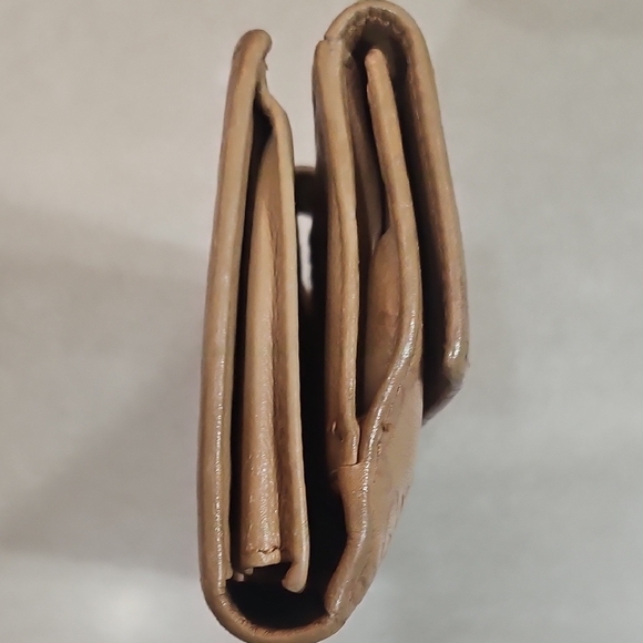 Gucci Tan Leather Wallet with GG Monogram - Picture 4 of 9